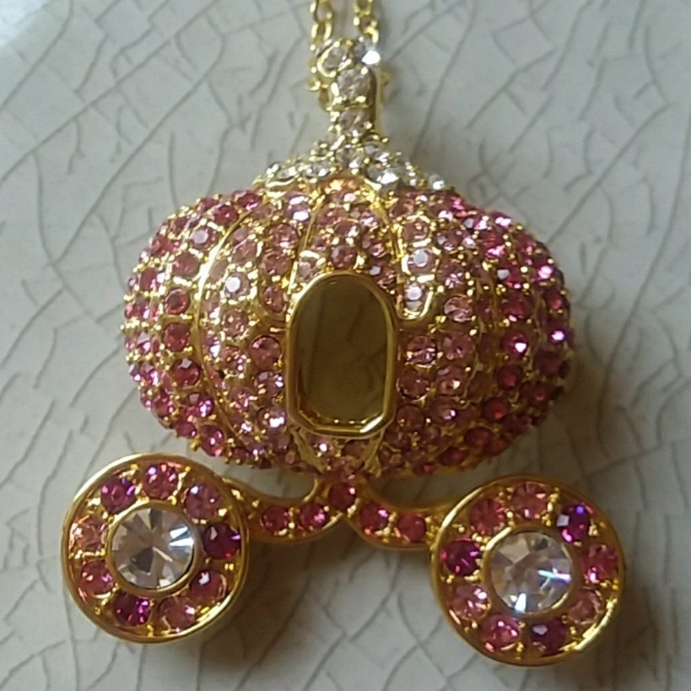 NWOT 💓 Crystal Gold Tone Pumpkin Pendant Necklace